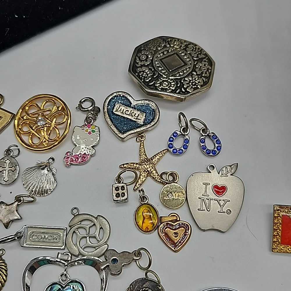 Lot of 74 pc costume jewelry assorted - Picture 10 of 17